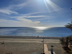 Primera linea de Playa a 10 min Estepona
